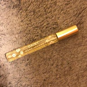 Daisy roll on perfume